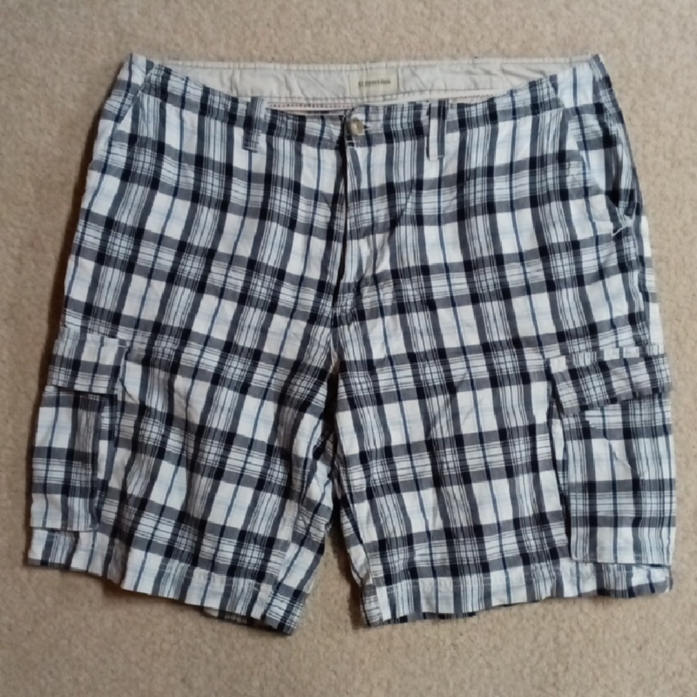 St. John's Bay White & Black Plaid Cargo Shorts